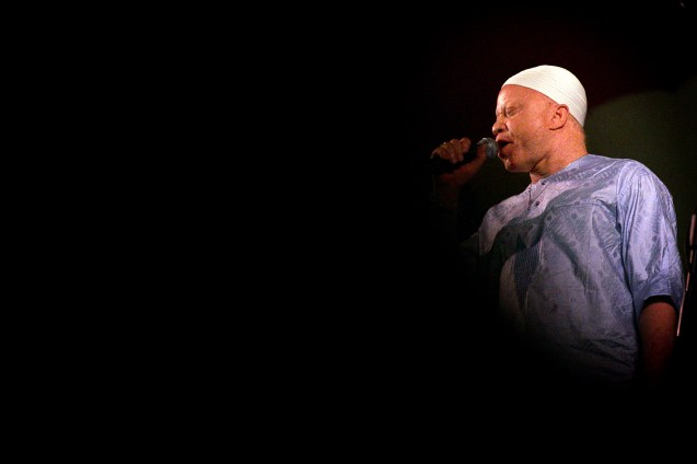 Salif Keita , musico de Mali no festival de musicas sagradas de Fes . Fes , 10 de Junho de 2006 @Enric Vives-Rubio