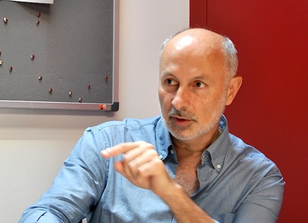 Yezid Sayigh é professor de Estudos do Médio Oriente no King’s College em Londres. Nascido nos EUA, é filho de um dos mais prestigiados economistas e académicos palestinianos (leccionou em Princeton, Harvard e Oxford) e de uma antropóloga inglesa. É autor de obra de referência da História Militar: Armed Struggle and the Search for State – The Palestinian National Movement, 1949-1993. © Direitos Reservados | All Rights Reserved