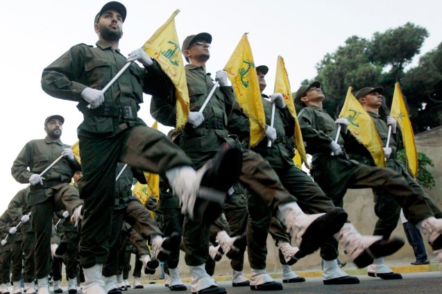 Milicianos do Hezbollah ou Partido de Deus, movimento xiita criado (nos anos 1980) e financiado pelo Irão, no Líbano, onde ambos estabeleceram um aliança estratégica. © Hussein Malla| AP