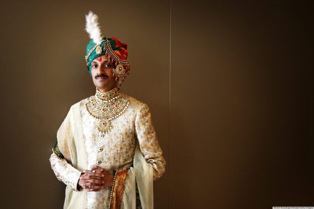 Manvendra Singh Gohil, descendente de uma dinastia com 600 anos, nasceu num berço de ouro, como ele próprio nos disse: “Tive todos os luxos reservados a um príncipe herdeiro. Nada me faltou – a melhor educação, a melhor alimentação, as melhores roupas, o melhor de tudo para a vida”. Mas não era feliz. @Renee Nowytarger/Newspix/Getty Images)