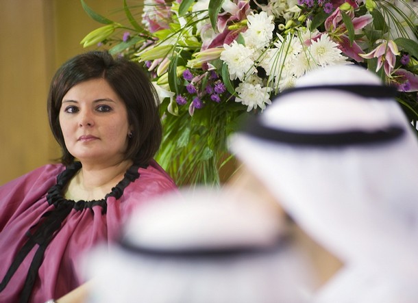 Aseel Al-Awadi com companheiros da sua lista eleitoral durante a campanha para as legislativas de 2008. Foi a única candidata pelo partido liberal Aliança democrática Nacional liberal National. © Stephanie McGehee | Reuters