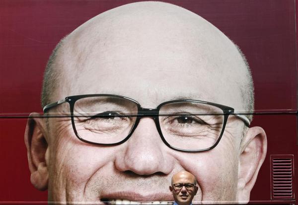 Em Novembro de 1983, quando o líder histórico dos cipriotas turcos Rauf Denktash decidiu proclamar a RTNC, até agora só reconhecida por Ancara e pela Organização da Conferência Islâmica, Mehmet Ali Talat (na foto) opôs-se a esse novo Estado. Temia (e com razão) que fosse ostracizado pelo resto do mundo, mas de 2006 a 2010 seria ele o Presidente eleito. @DR (Direitos Reservados | All Rights Reserved)