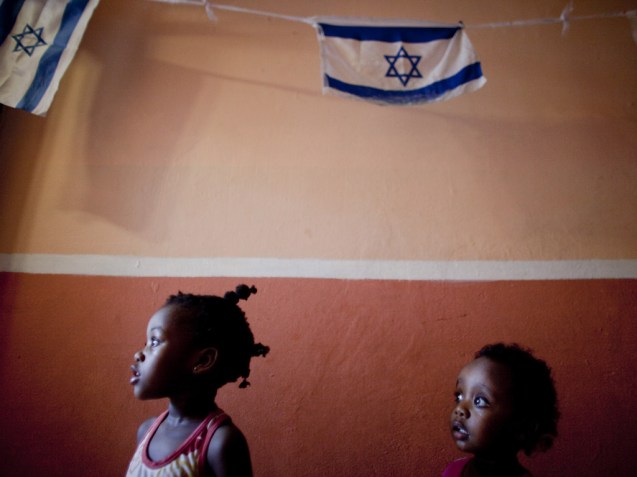 Cerca 60 mil africanos pediram asilo em Israel: a maioria dos que atravessaram a península egípcia do Sinai em busca de segurança – homens, mulheres e crianças – provém da Eritreia ou de zonas do Sudão como o Darfur, onde as suas vidas correm perigo se voltarem. © The Independent