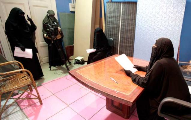 O primeiro canal de televisão por satélite, no Egipto, operado totalmente por mulheres usando o niqab (que cobre todo o rosto e corpo) foi inaugurado em 20 de Julho de 2012. A data coincidiu com o primeiro dia do mês sagrado islâmico (de jejum) do Ramadão. A estação - onde não homens não seriam admitidos - deveria chamar-se Maria. seria uma "homenagem" a um cristã copta que o profeta dos muçulmanos libertou da escravatura e com quem se casou. @ Al-Ahram