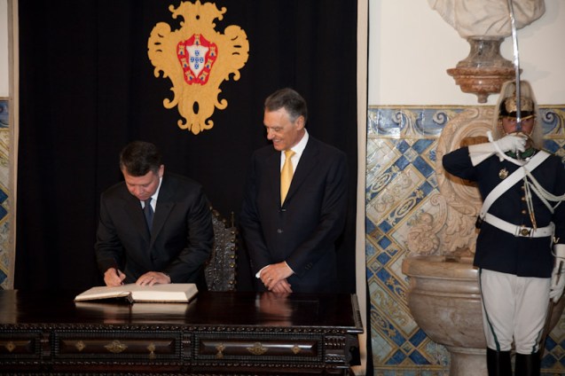 Em Março de 2009, Abdullah II retribuiu, com uma visita de Estado a Lisboa, uma outra que o Presidente português Cavaco Silva fizera a Amã e a Petra. Uma das decisões tomadas pelo rei foi a de comprar um regimento inteiro de cavalaria – 300 cavalos de raça lusitana – um investimento calculado em um milhão de euros, na condição de a GNR dar a formação necessária. @Dr (Direitos Reservados | All Rights Reserved) 