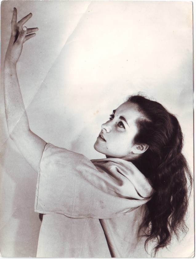 A jovem Tamar Ben Ami, quando namorava, secretamente, com Mahmoud Darwish © Cortesia de Ibtisam Mara'ana Menuhim