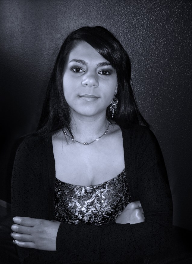 Shyima Hall, antiga escrava egípcia, conta os horrores do seu cativeiro na autobiografia Hidden Girl @ Simon and Schuster