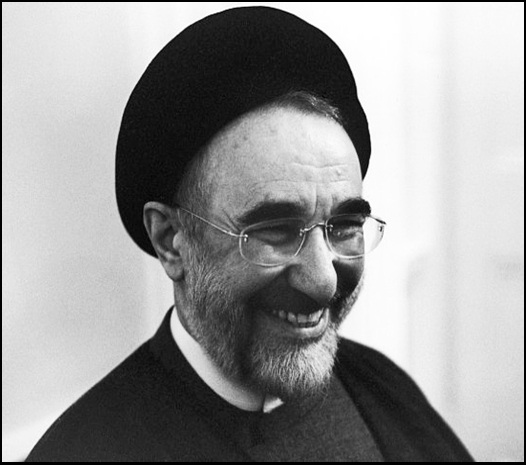 A inesperada eleição, em 1999, de um reformador Mohammad Khatami assustou a linha dura do regime. Para Ali Khamenei, o Presidente que queria abrir o Irão ao mundo "era um radical imprevisível" e tudo fez para sabotar os seus mandatos. © Direitos Reservados | All Rights Reserved