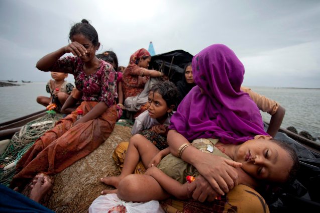 Rohingya Muslim women and children sit in a boat after they were intercepted by the Bangladesh Border Guard (BGB) members in Teknaf, Bangladesh, 13 June 2012. BGB members has sent back more than a thousand refugees from western Myanmar following sectarian violence there. Rohingya Muslims are a stateless group of some 800,000 people living in Myanmar's western Rakhine state. © EPA | Los Angeles Times