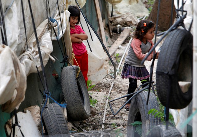 Syrian refugee children stand outside their tents in Zahrani village, southern Lebanon, May 3, 2016 © Ali Hashisho | Reuters RTX2CNIX