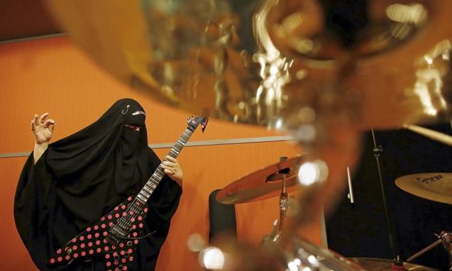 Gisele Marie Rocha durante um concerto com os Spectrus, sua anterior banda de heavy metal © Direitos Reservados | All Rights Reserved