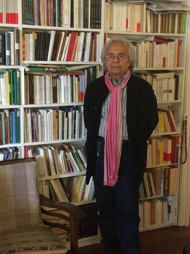 Adónis, na sua sala de visitas, na entrevista que me deu na sua casa em Paris. © Margarida Santos Lopes 