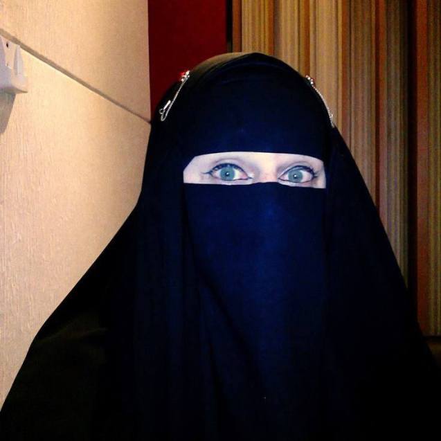 Gisele Rocha converteu-se ao Islão em 2009, o ano em que o seu pai morreu. Ele era católico mas sempre se sentiu fascinado pelo "mundo árabe", como explicou ela numa outra entrevista. ©Direitos Reservados | All Rights Reserved