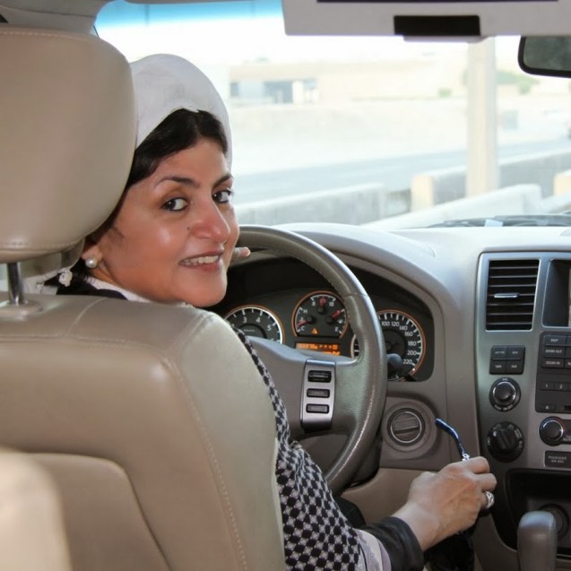 Hatton al-Fassi: Entre os próximos desafios das sauditas estão o fim da proibição de conduzir e a revisão do código de família. © YouTube