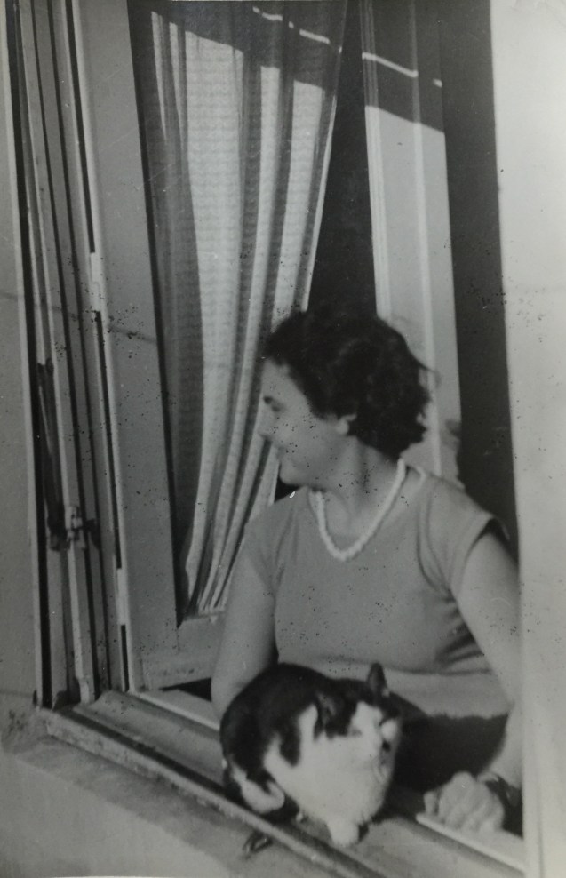 Numa das "casas de apoio" do PCP alugadas para a família receber os militantes na clandestinidade. © Cortesia de Domicília Costa | Courtesy of Domicília Costa