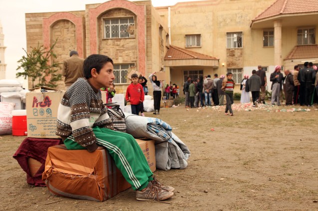 Um menino iraquiano numa escola na província de Dohuk, no Iraque, depois de obrigado a fugir de Mossul, cidade conquistada pelo Daesh em Junho de 2014 © Reuters