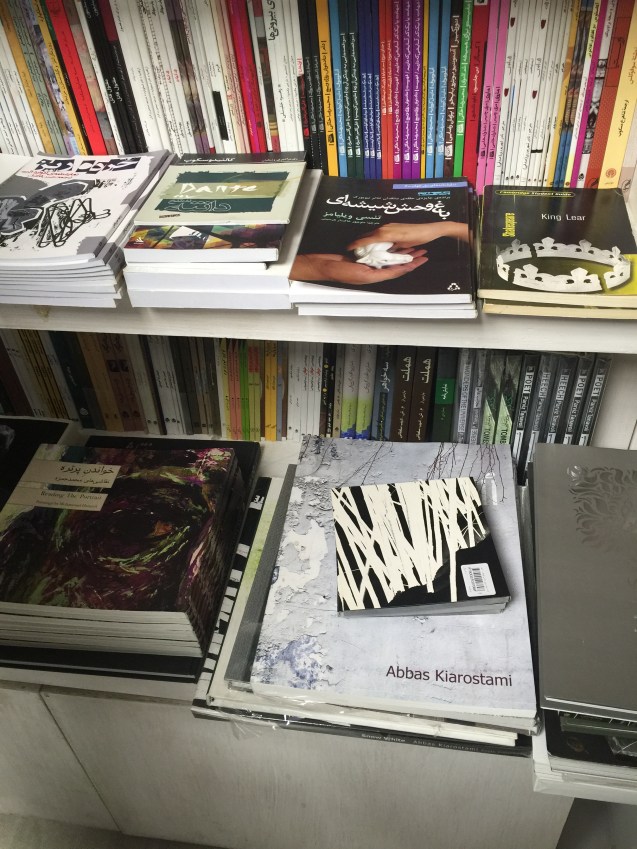 Homenagem a Abbas Kiarostami, o grande cineasta iraniano que morreu em 4 de Julho. O Fórum dos Artistas em Teerão é um dos novos espaços de liberdade © Margarida Santos Lopes | Direitos Reservados