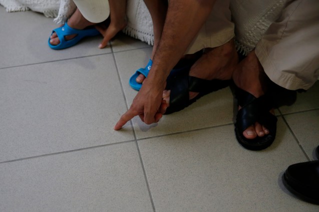 Talal Darwish tries to explain the perilous sea journey from Turkey to Greece, their last refuge before embarking to Portugal © Marisol González